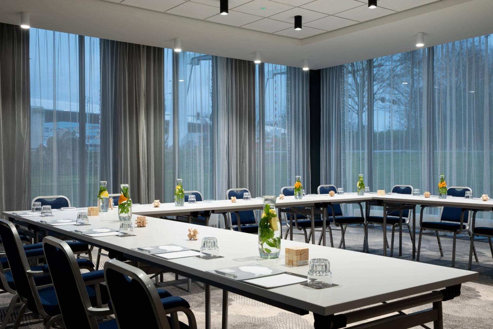 Renaissance Amsterdam Schiphol Airport Hotel Amsterdam Airport Schiphol Bagian luar foto