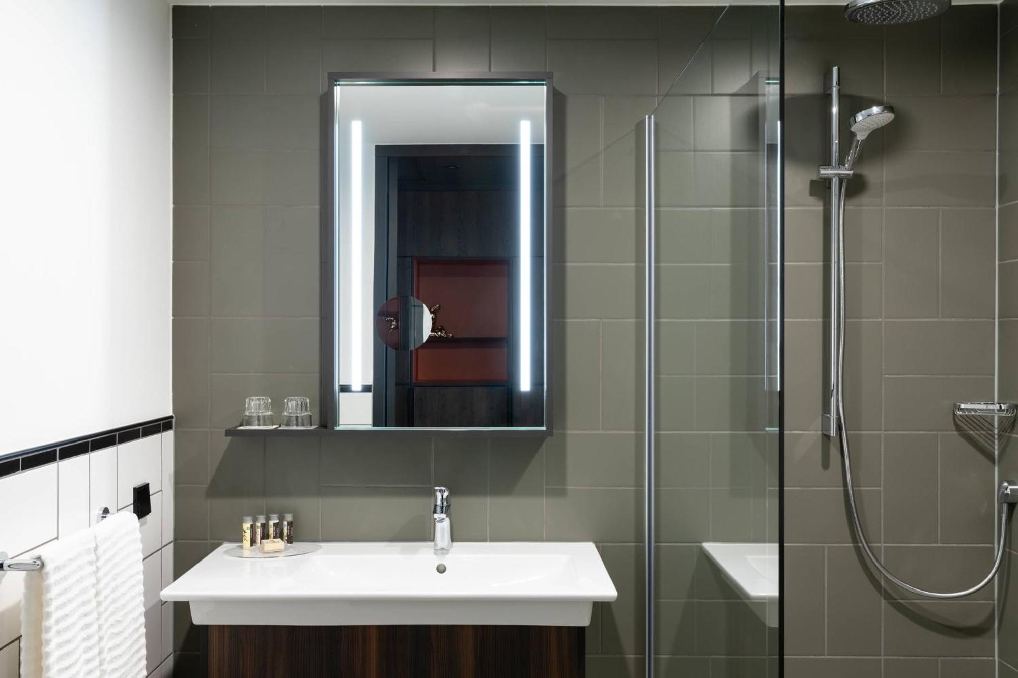 Renaissance Amsterdam Schiphol Airport Hotel Amsterdam Airport Schiphol Bagian luar foto